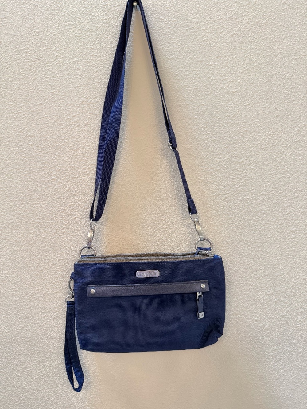 Baggallini navy blue crossbody/wristlet